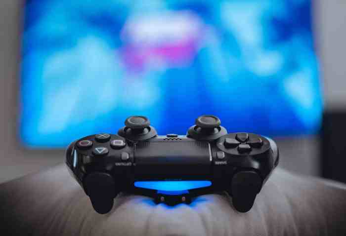 Bursts playing mobile short games gearburn